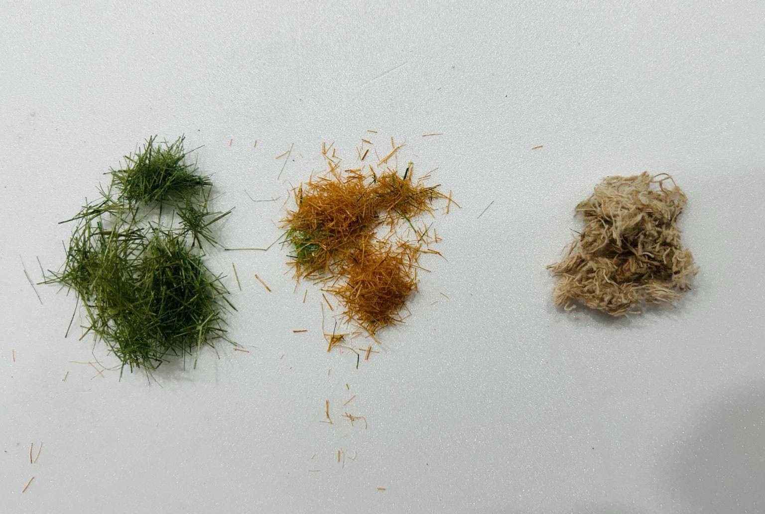 Corda de sisal e estopa tingida para representar capim